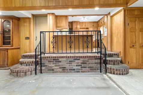 8265 Maple Street Orange TX 77632