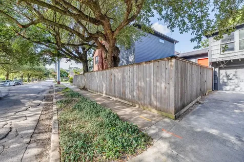 1900 Hawthorne Street Houston TX 77098