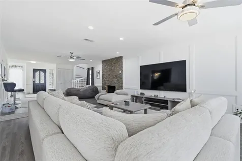 1627 N Hearthside Drive Richmond TX 77406