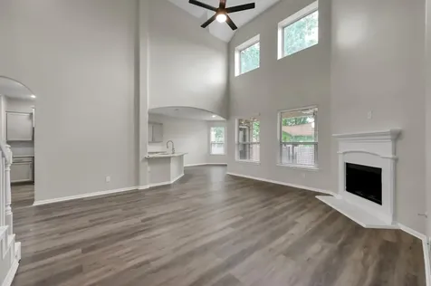 4 Logan Creek Lane Conroe TX 77304