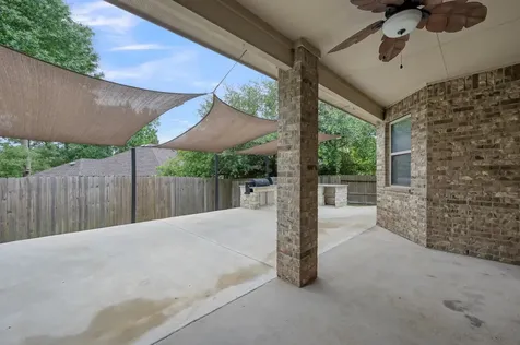 4 Logan Creek Lane Conroe TX 77304