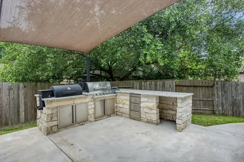 4 Logan Creek Lane Conroe TX 77304