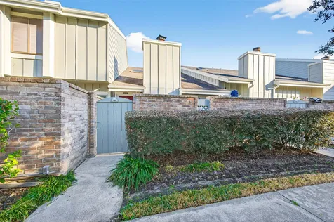 7082 Greenway Chase Street Houston TX 77072