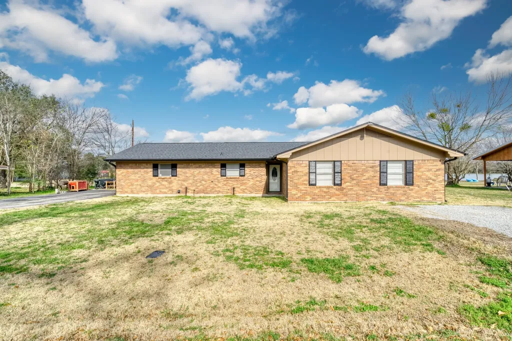 102 W Marietta Street Madisonville TX 77864