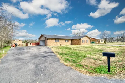 102 W Marietta Street Madisonville TX 77864