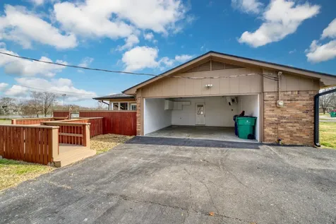 102 W Marietta Street Madisonville TX 77864