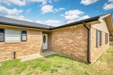 102 W Marietta Street Madisonville TX 77864