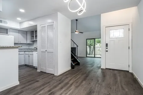 10811 Richmond Avenue 109 Houston TX 77042