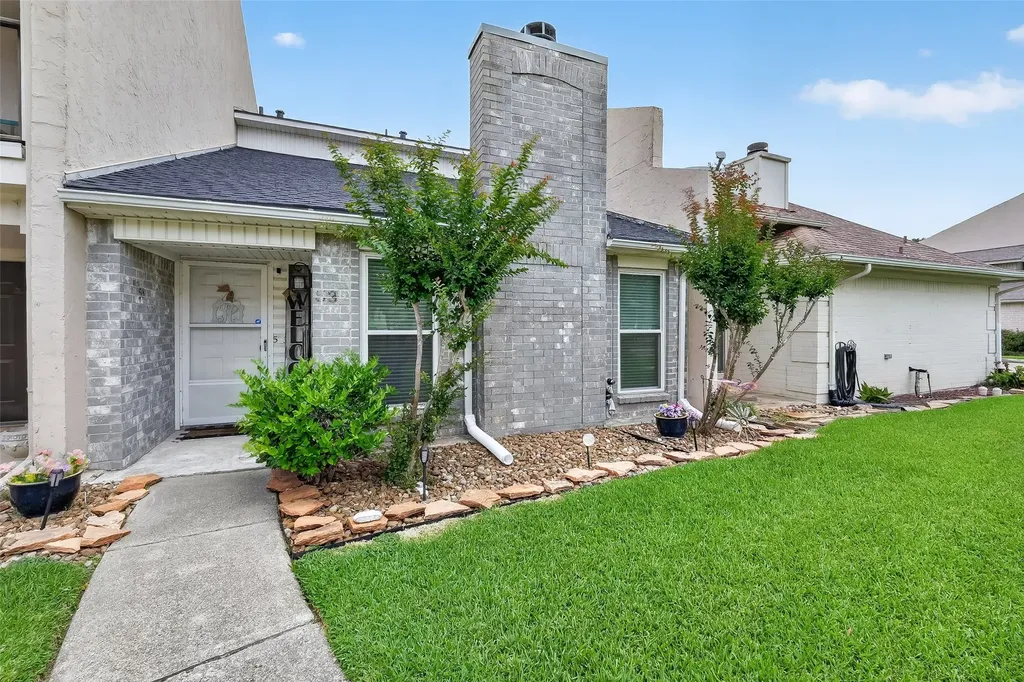 53 Wellington Park Baytown TX 77520