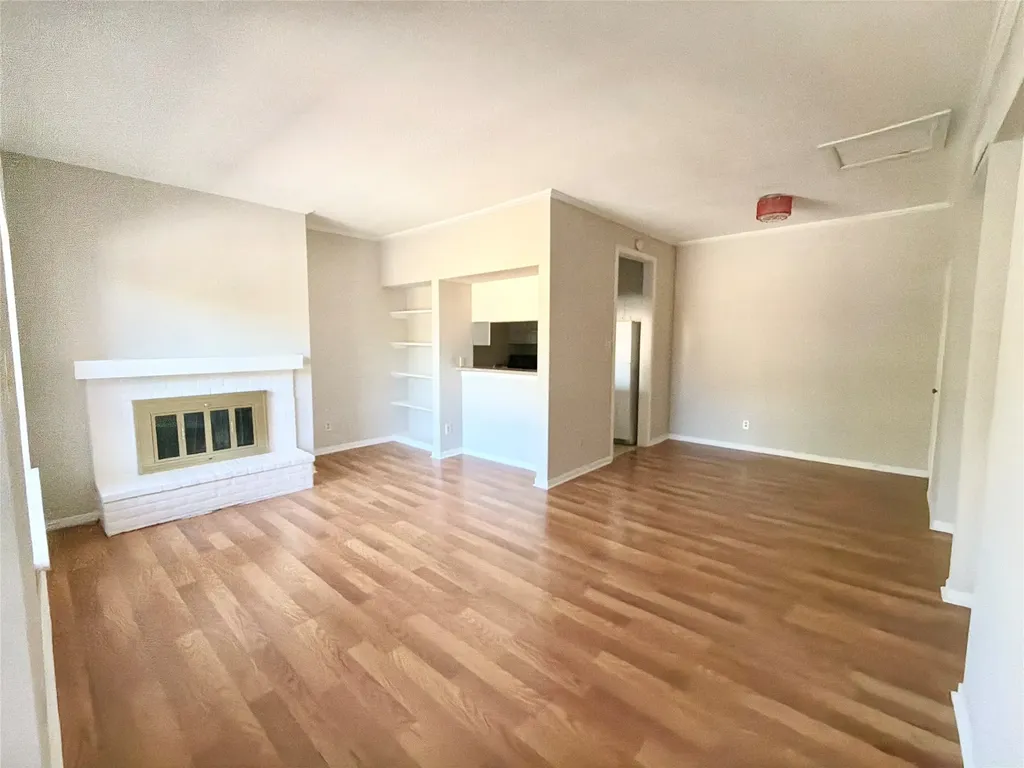 728 Bering Drive 10 Houston TX 77057