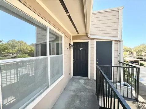 728 Bering Drive 10 Houston TX 77057