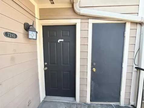 728 Bering Drive 10 Houston TX 77057
