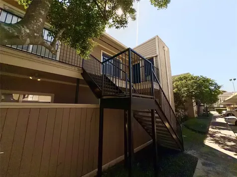 728 Bering Drive 10 Houston TX 77057