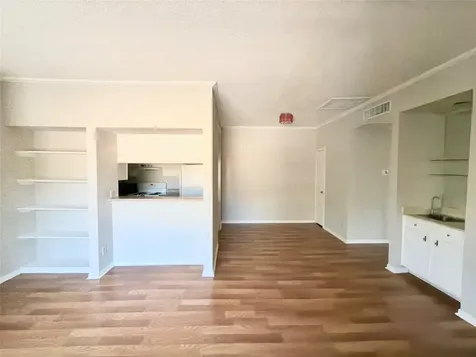728 Bering Drive 10 Houston TX 77057