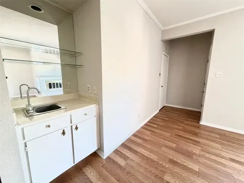 728 Bering Drive 10 Houston TX 77057