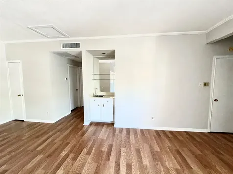 728 Bering Drive 10 Houston TX 77057