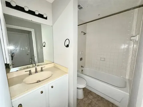 728 Bering Drive 10 Houston TX 77057