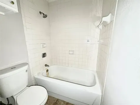 728 Bering Drive 10 Houston TX 77057