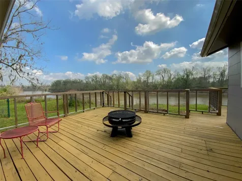 751 County Road 703 West Columbia TX 77486