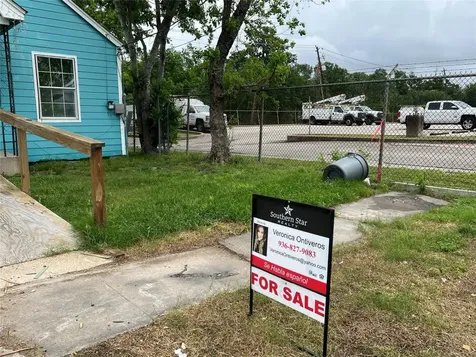 5745 Newport Street Houston TX 77023