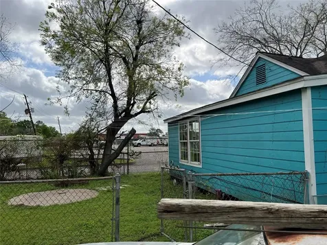 5745 Newport Street Houston TX 77023