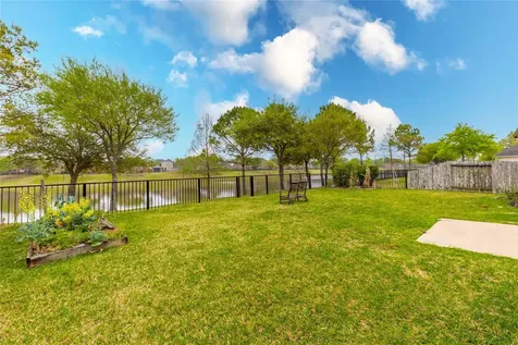 2201 Signal Hill Drive Pearland TX 77584
