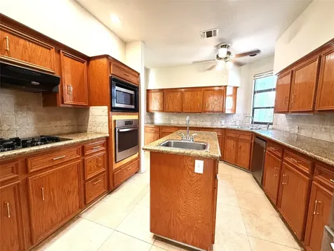 7110 W Mockingbird Lane Pearland TX 77584