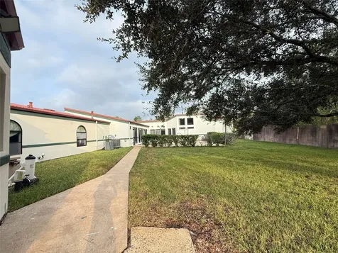 7110 W Mockingbird Lane Pearland TX 77584