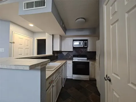 10855 Meadowglen Lane 928 Houston TX 77042