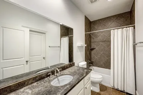 931 W 23rd Street B Houston TX 77008