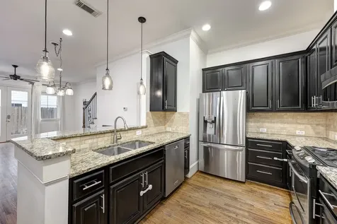 931 W 23rd Street B Houston TX 77008