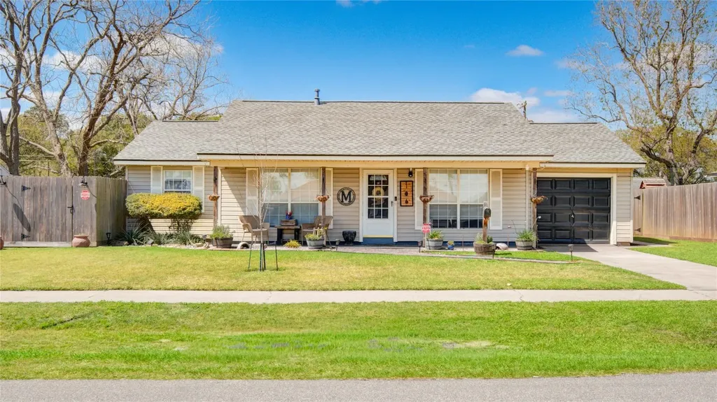 106 S Mattson Street West Columbia TX 77486