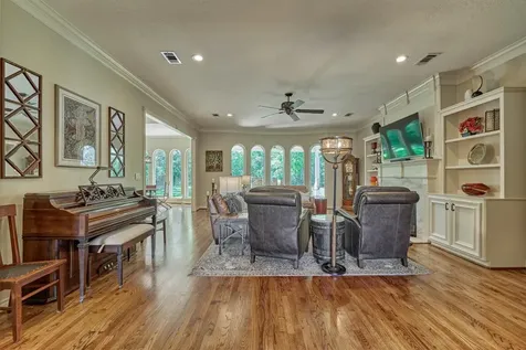 150 Lake View Circle Montgomery TX 77356