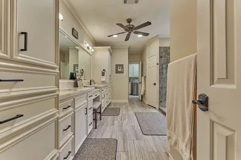 150 Lake View Circle Montgomery TX 77356
