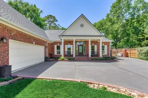150 Lake View Circle Montgomery TX 77356