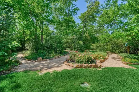 150 Lake View Circle Montgomery TX 77356