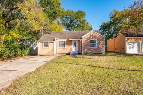 715 Center Street Pasadena TX 77506