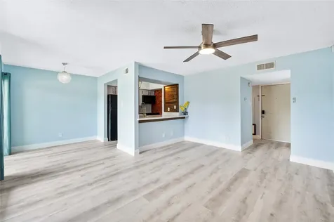 18519 Egret Bay Boulevard 1407 Webster TX 77058