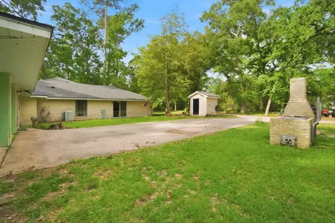 6161 Woodland Lakes Loop Willis TX 77378