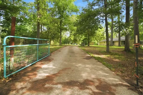 6161 Woodland Lakes Loop Willis TX 77378