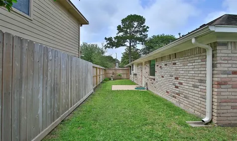 16422 Willingham Way Houston TX 77095