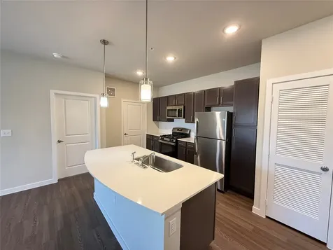 2102 Antoine Drive B1.4301 Houston TX 77055
