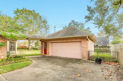 212 Any Way Street Lake Jackson TX 77566