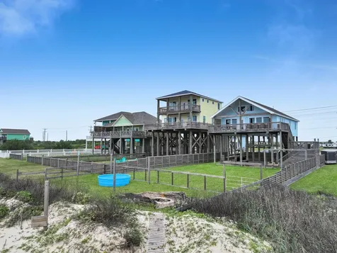 1684 1/2 Highway 87 Gilchrist TX 77617