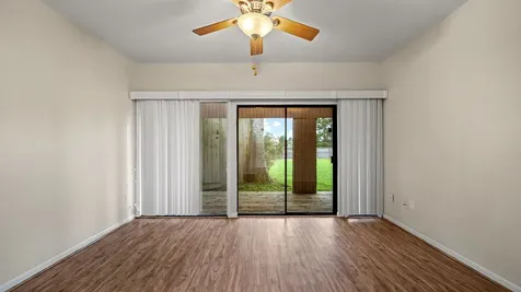 12 Hallmark Drive Panorama Village TX 77304
