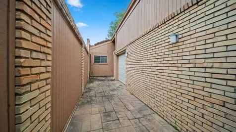 12 Hallmark Drive Panorama Village TX 77304
