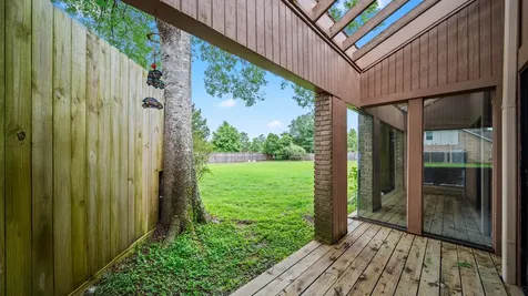 12 Hallmark Drive Panorama Village TX 77304