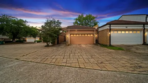 12 Hallmark Drive Panorama Village TX 77304