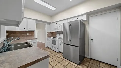12 Hallmark Drive Panorama Village TX 77304