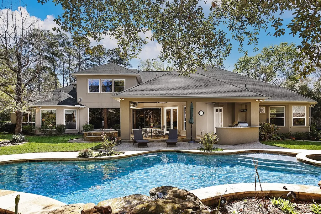 22 W Bracebridge Circle The Woodlands TX 77382